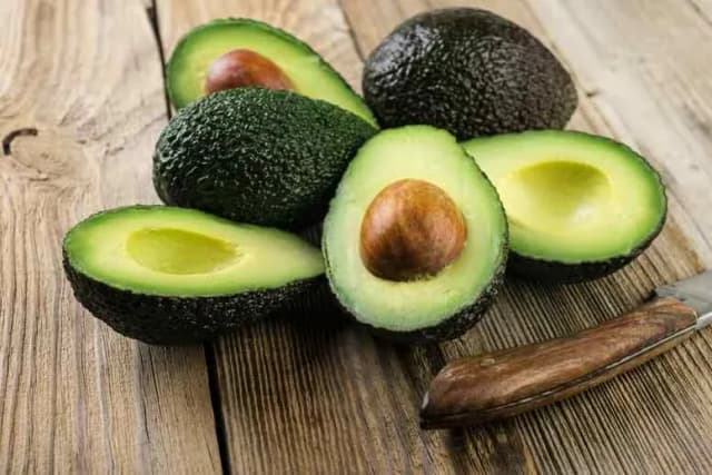 Czy awokado obniża cholesterol? Odkryj jego niespodziewane korzyści